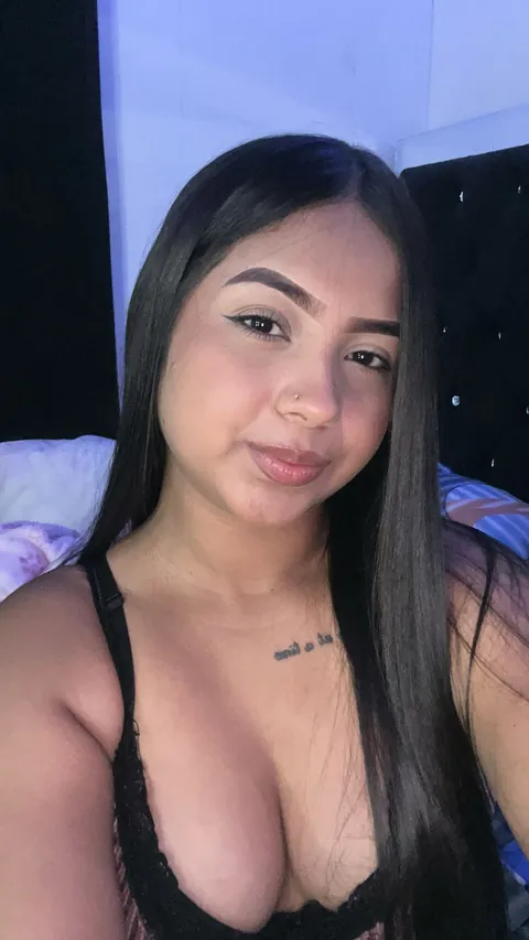 Kylie from Venezuela, online now on Chat Avenue